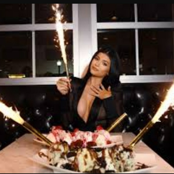 24 Birthday Candles Sparklers - Picture 3 of 13